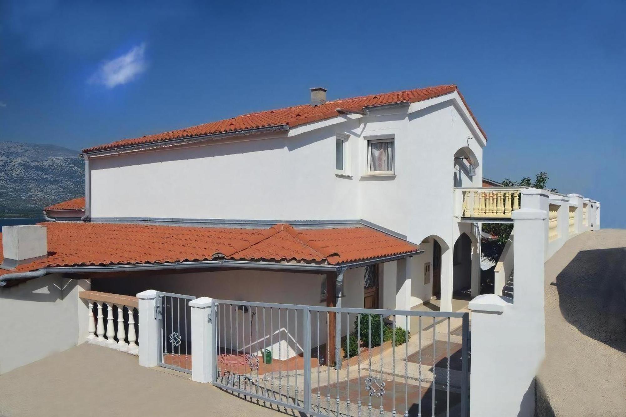 Apartment Fuer Fuenf Personen Mit Balkon *
